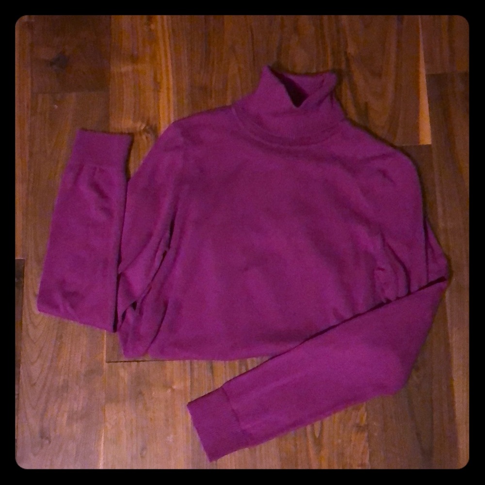 Gap sweater